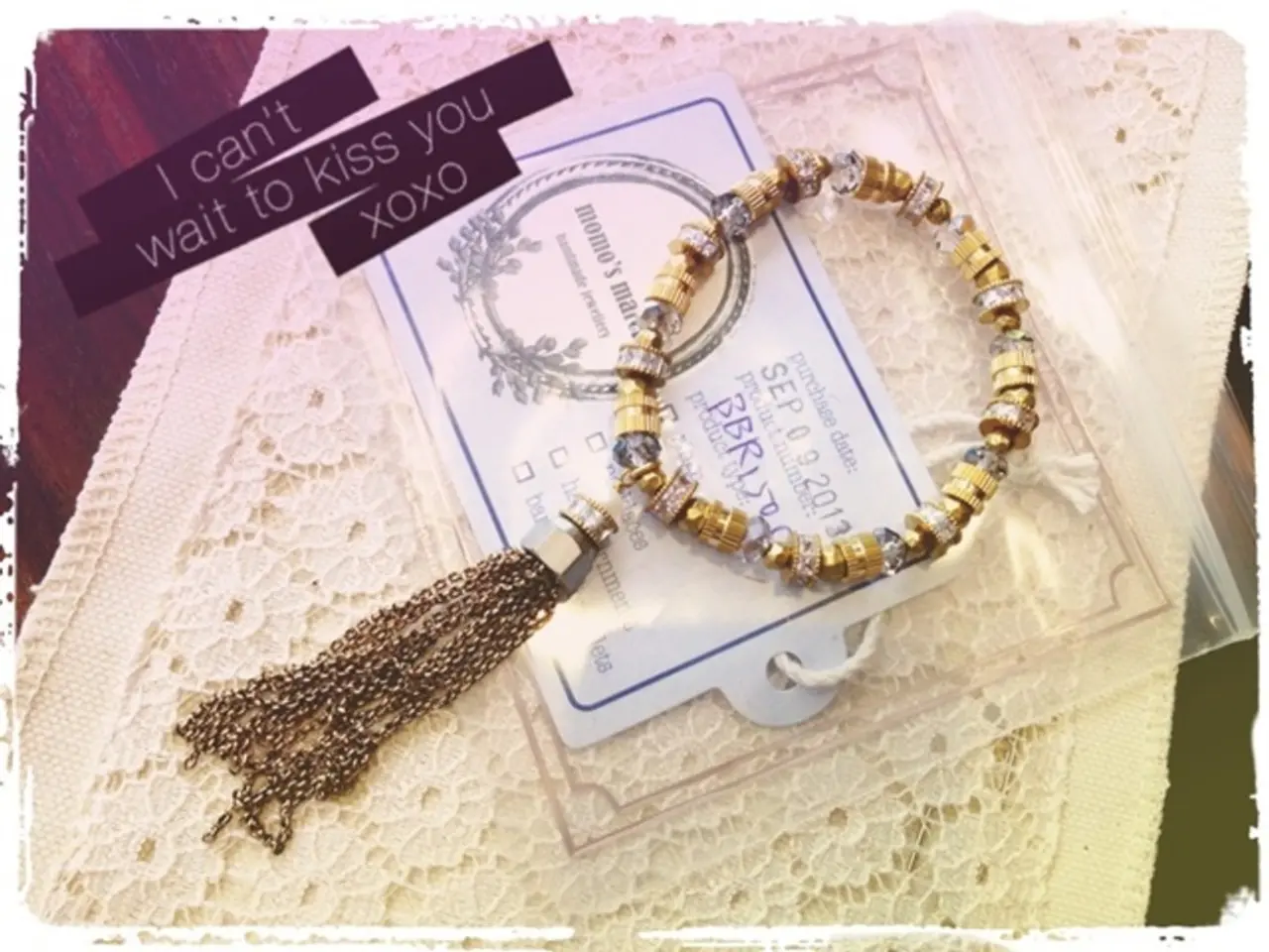 Experiencing the Pleasure of Sending Postcards in a Technologically Advanced World