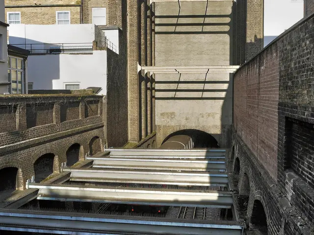 Gotthard tunnel: alternative roadways available