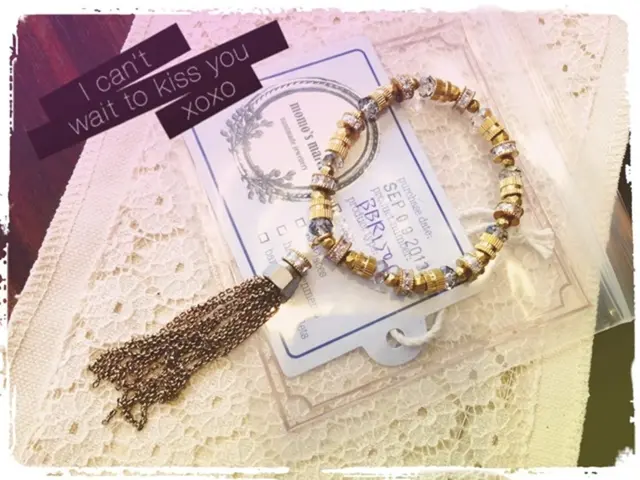 Experiencing the Pleasure of Sending Postcards in a Technologically Advanced World