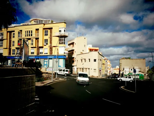 Sunlight transforms Glasgow's character, yet I simmer with wrath