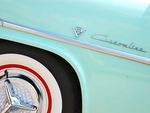 Tourist encounters a message in his vehicle, perceived to be potentially lifesaving