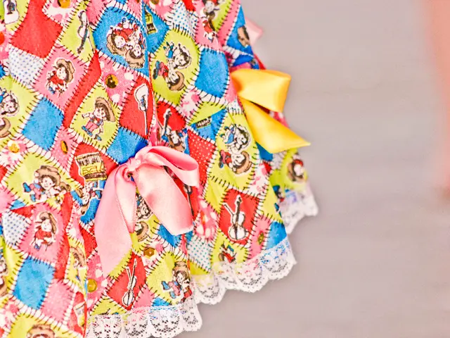 Top 13 Exceptional Yilong Silk Prayer Rugs, Assuredly Genuine and Opulent